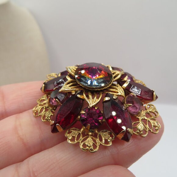 Vintage Volcano Rivoli Red Pink Rhinestone Gold Tone Filigree Brooch - Picture 4 of 6